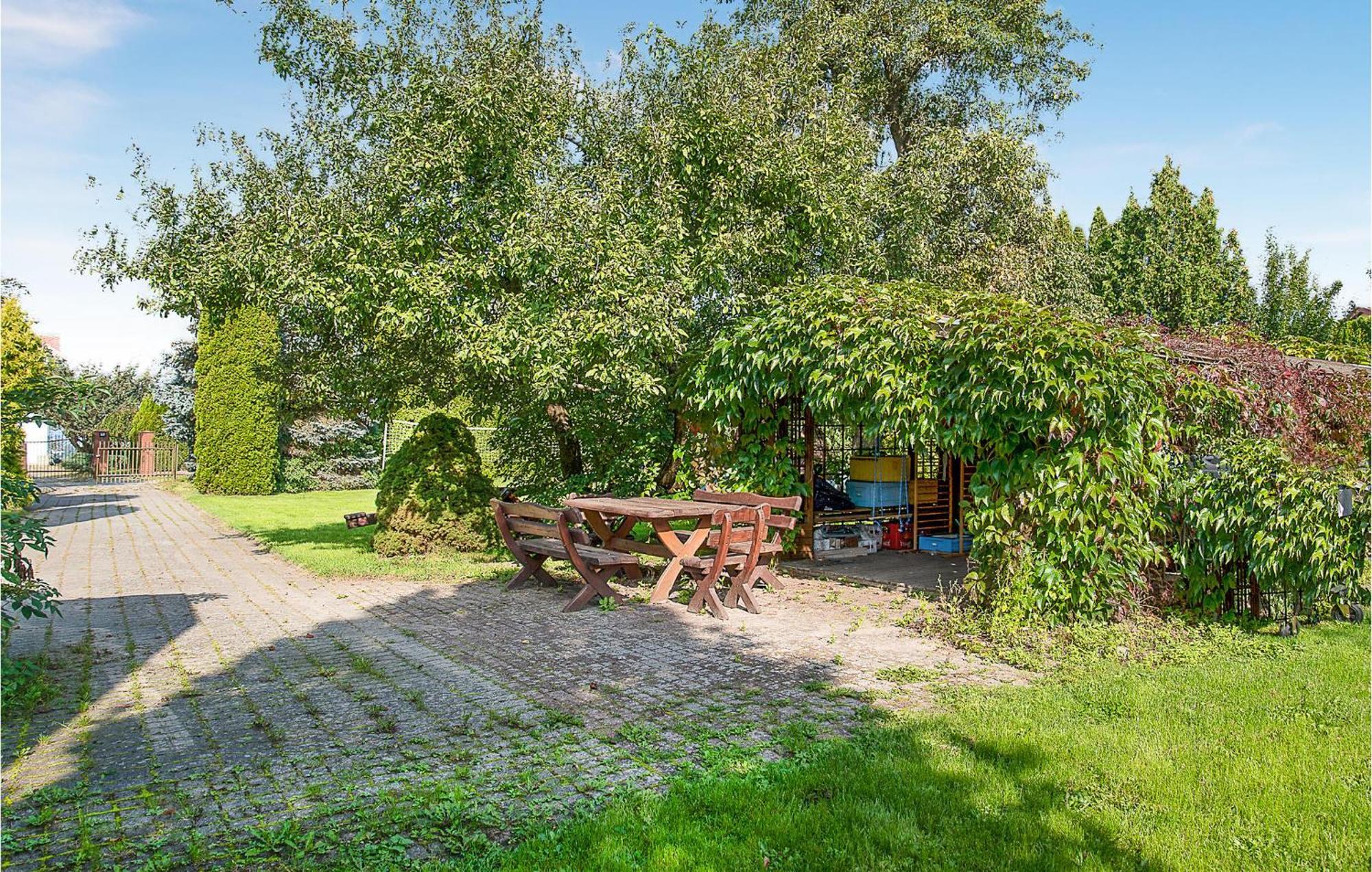 Nice Home In Mscice With Kitchen Zewnętrze zdjęcie