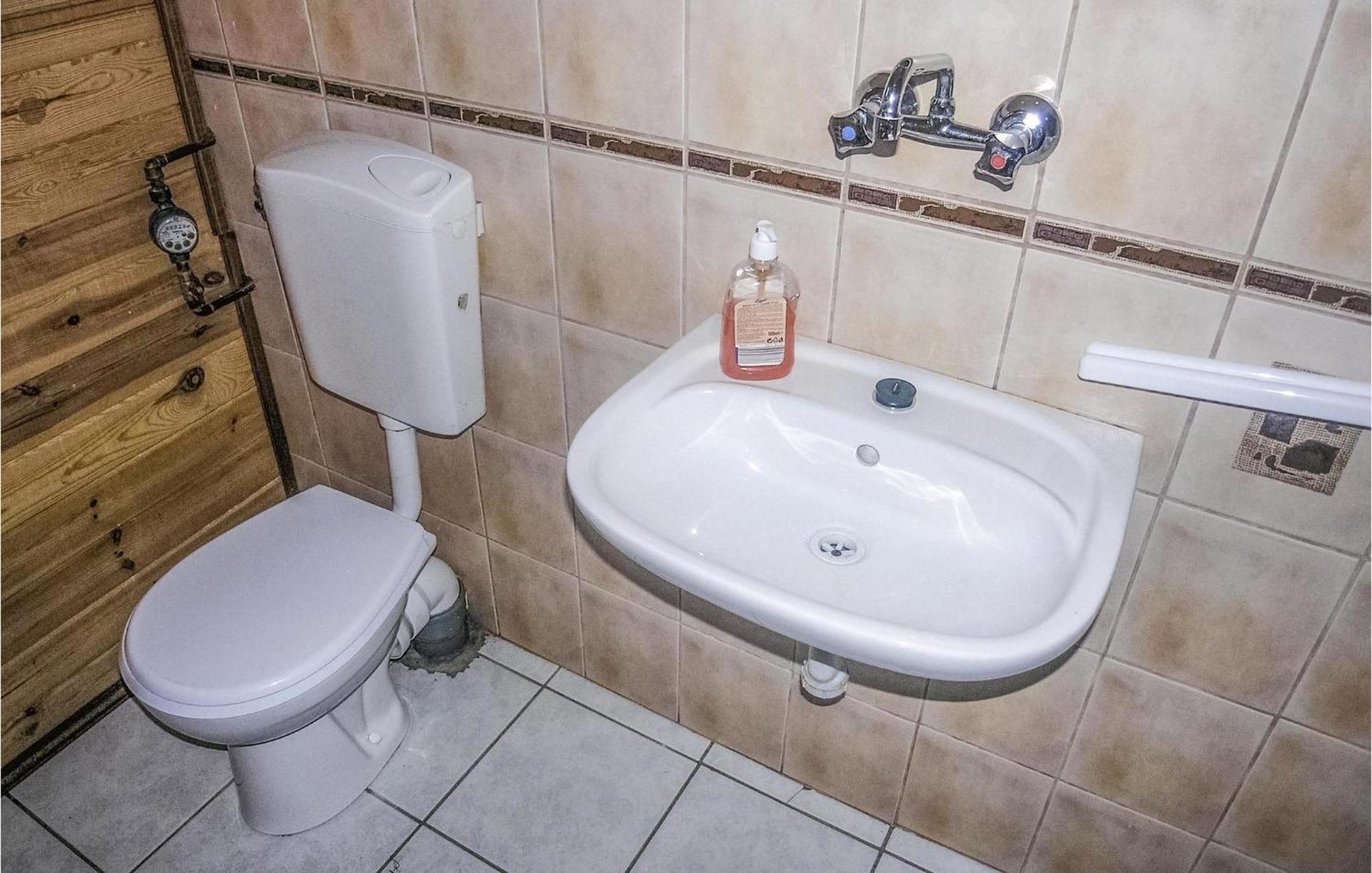 Nice Home In Mscice With Kitchen Zewnętrze zdjęcie