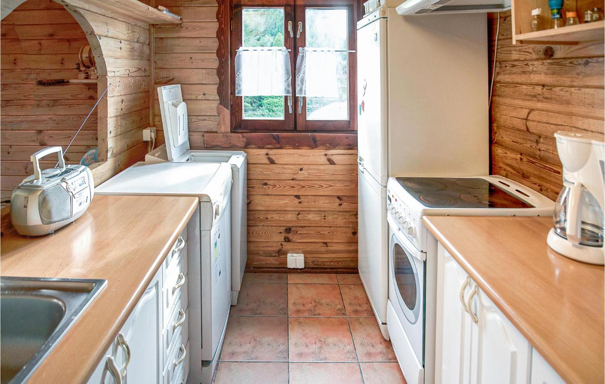 Nice Home In Mscice With Kitchen Zewnętrze zdjęcie